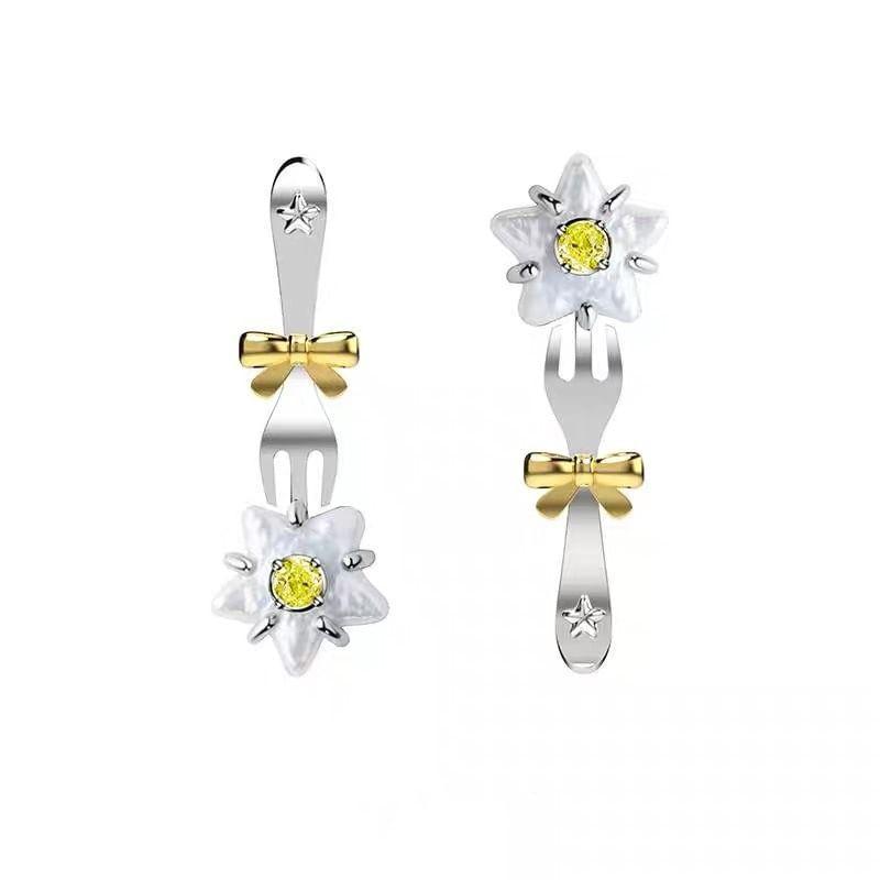 Rhinestone Star Fork Asymmetrical Stud Earring Product Image