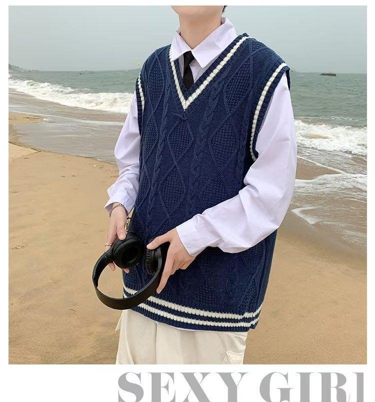 V-Neck Argyle Oversized Sweater Vest Product Image