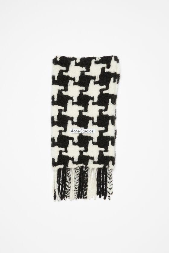 Houndstooth scarf Product Image