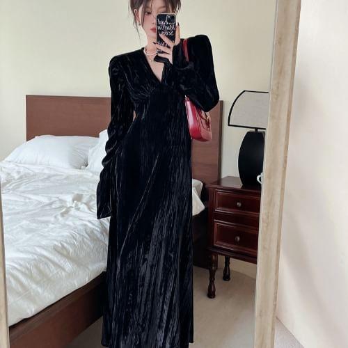 Long-Sleeve V-Neck Velvet Maxi A-Line Dress Product Image