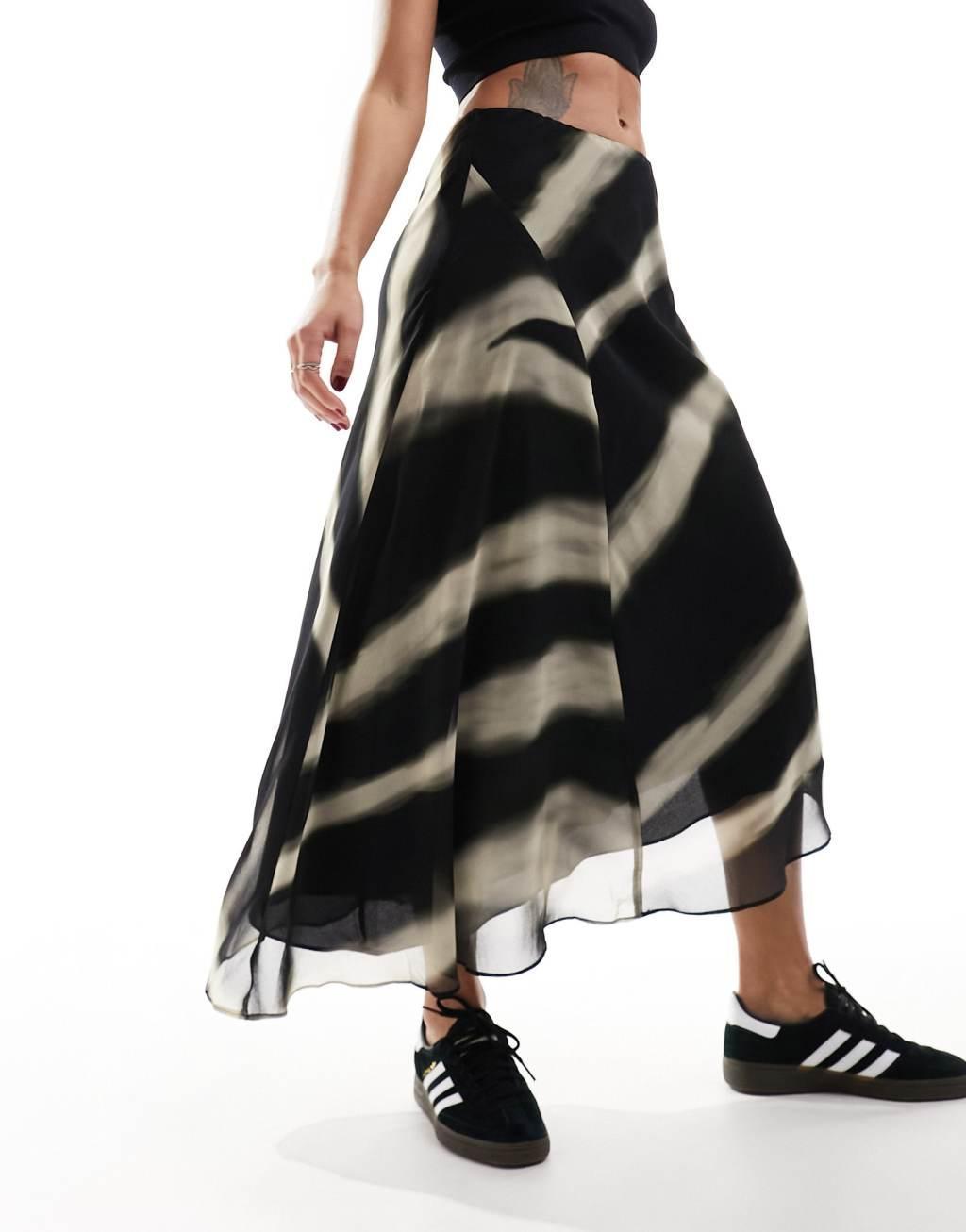 Mango printed midi skirt in black Product Image