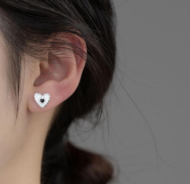 S925 Sterling Silver Heart Stud Earring Product Image