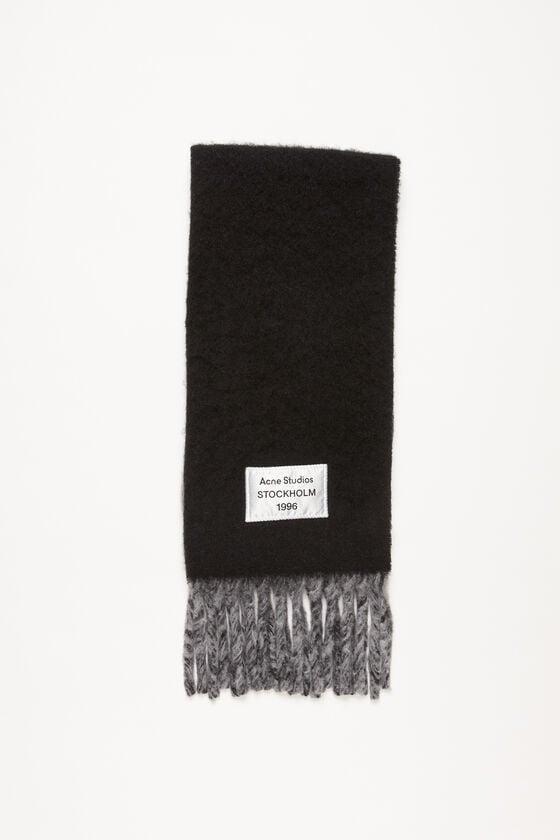 Fringed scarf logo label Product Image