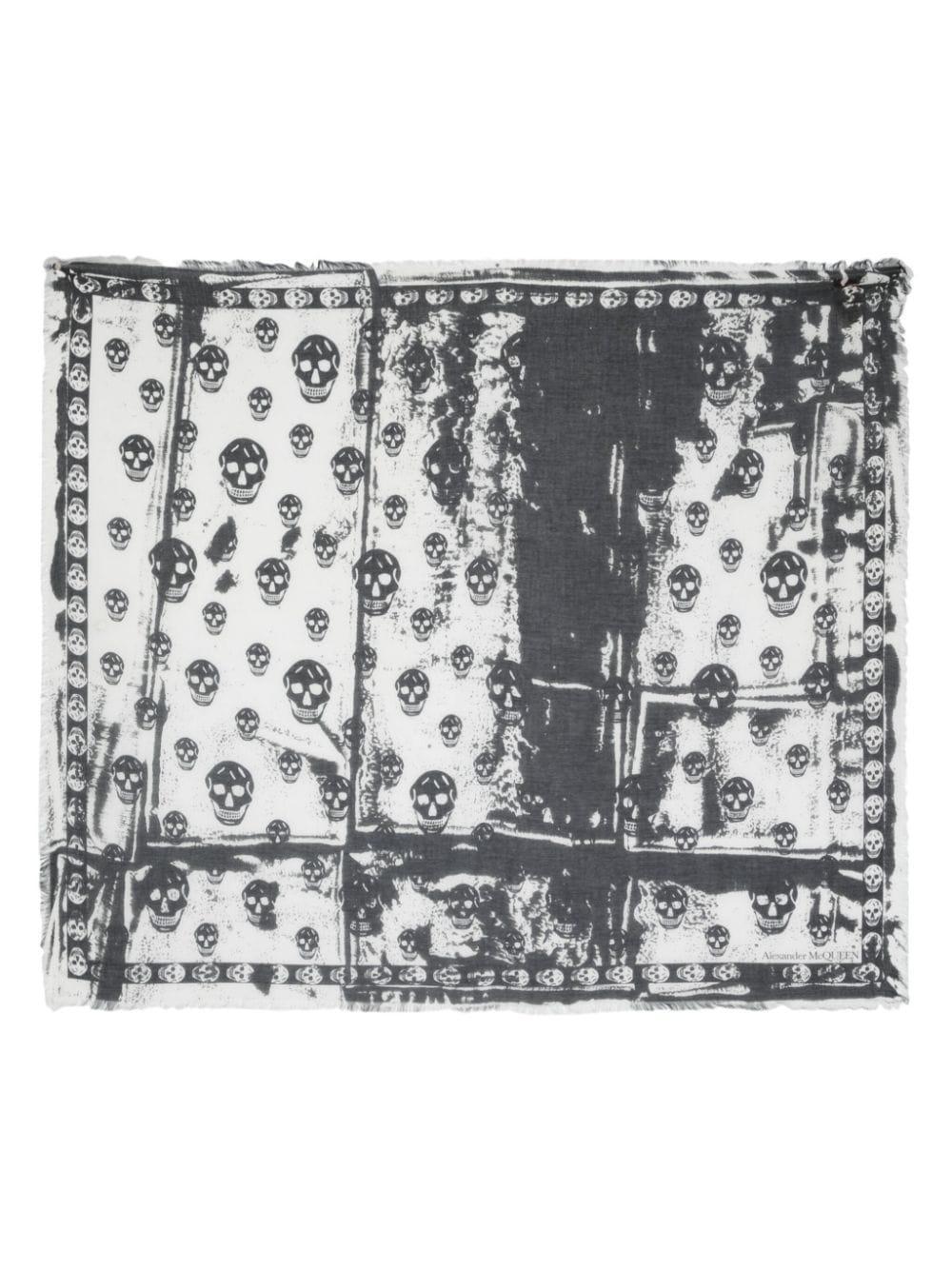 Skull-print Frayed Scarf In Schwarz Product Image