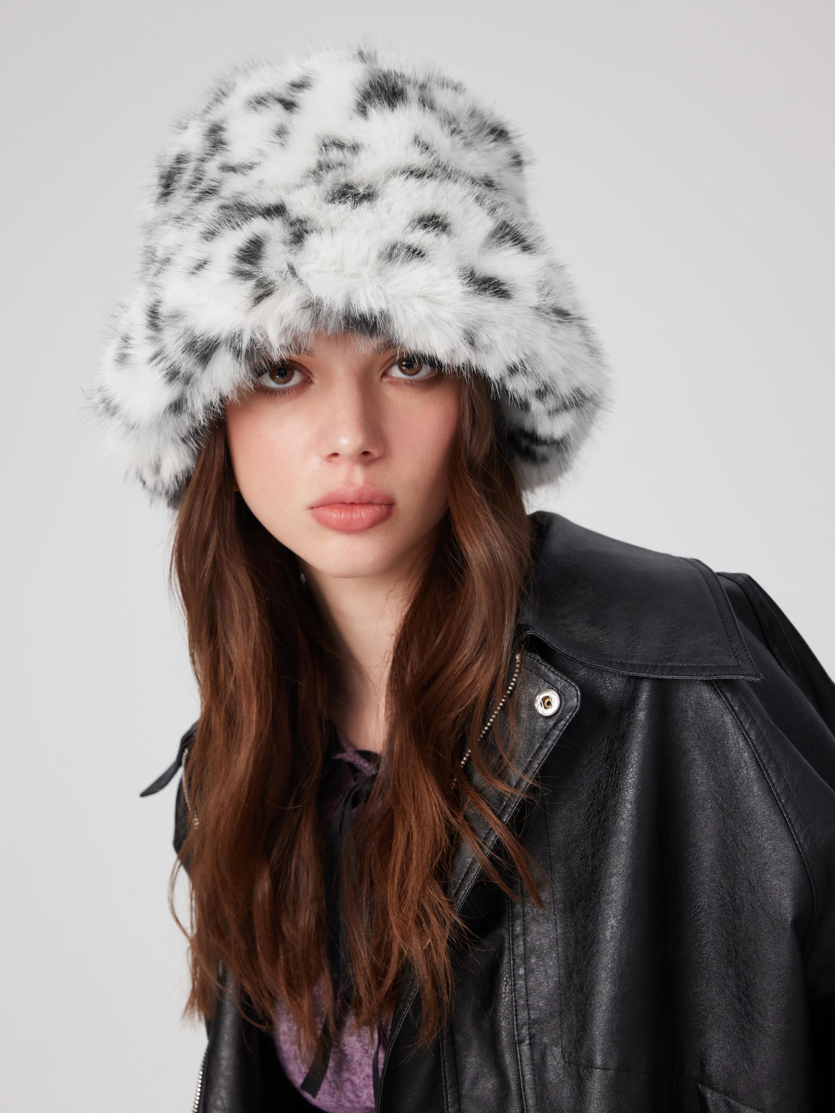 LEOPARD PRINT FUZZY BUCKET HAT Product Image