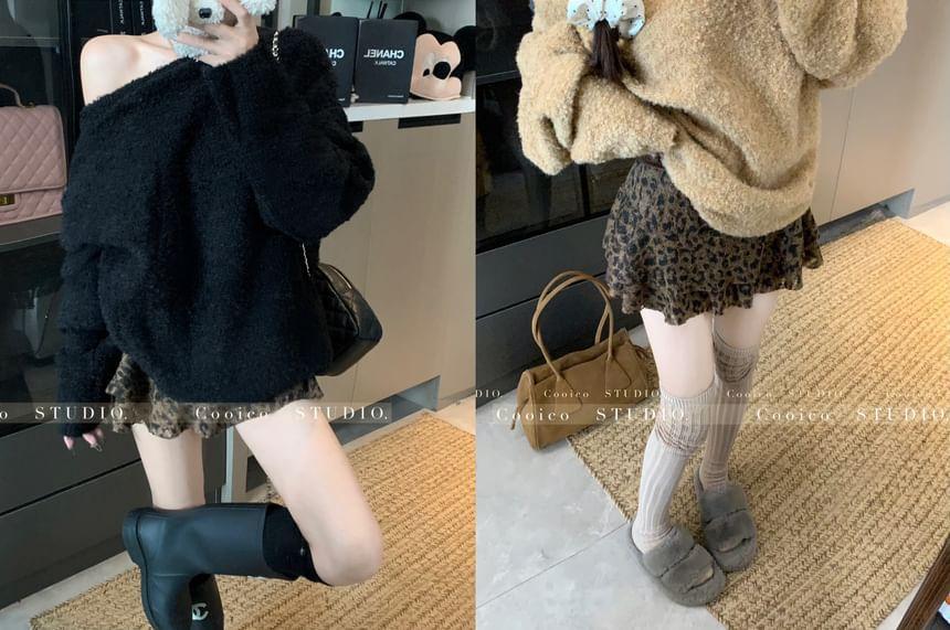 One-Shoulder Plain Sweater / Mid Rise Leopard Print Mini A-Line Skirt Product Image