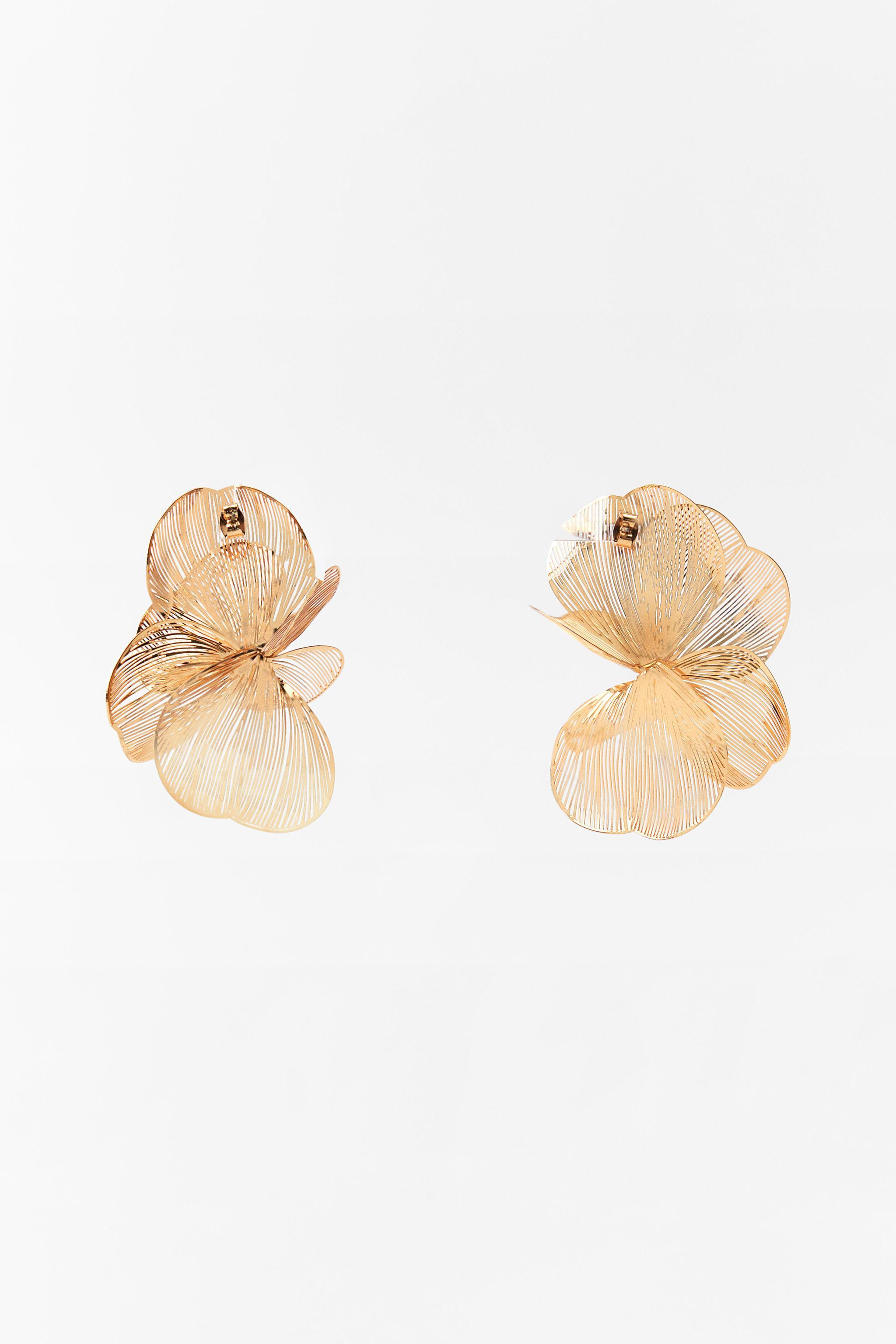 RAISED FLOWER EARRINGS Product Image