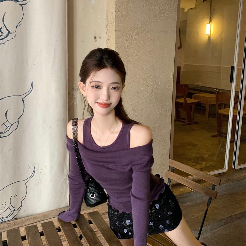 Long-Sleeve Cold Shoulder Plain Mock Two Piece Knit Top / Mid Rise Floral Mini A-Line Skirt Product Image