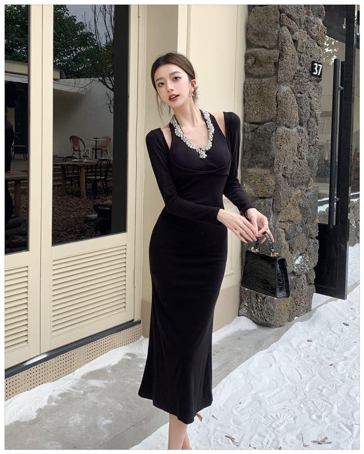 Long-Sleeve V-Neck Rhinestone Midi Sheath Dress Product Image