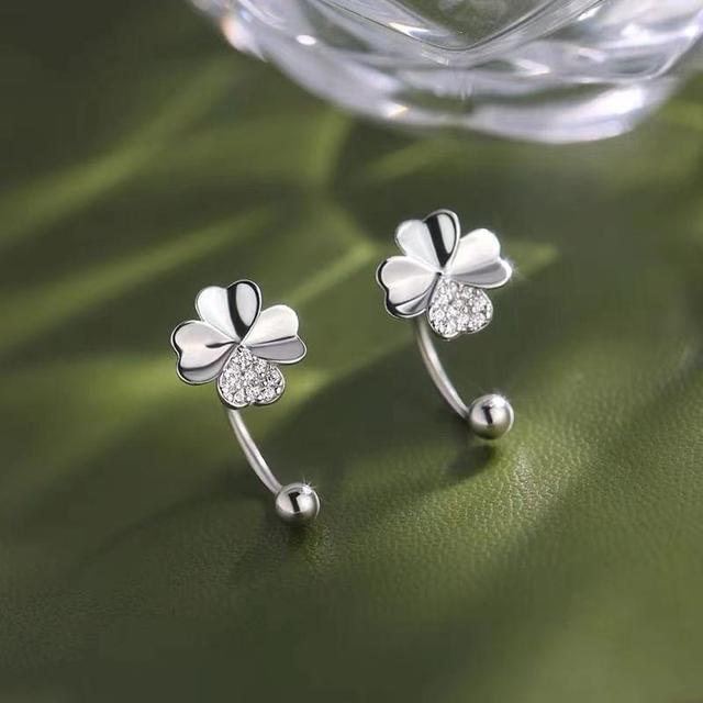 925 Sterling Silver Rhinestone Clover Barbell Earring Product Image