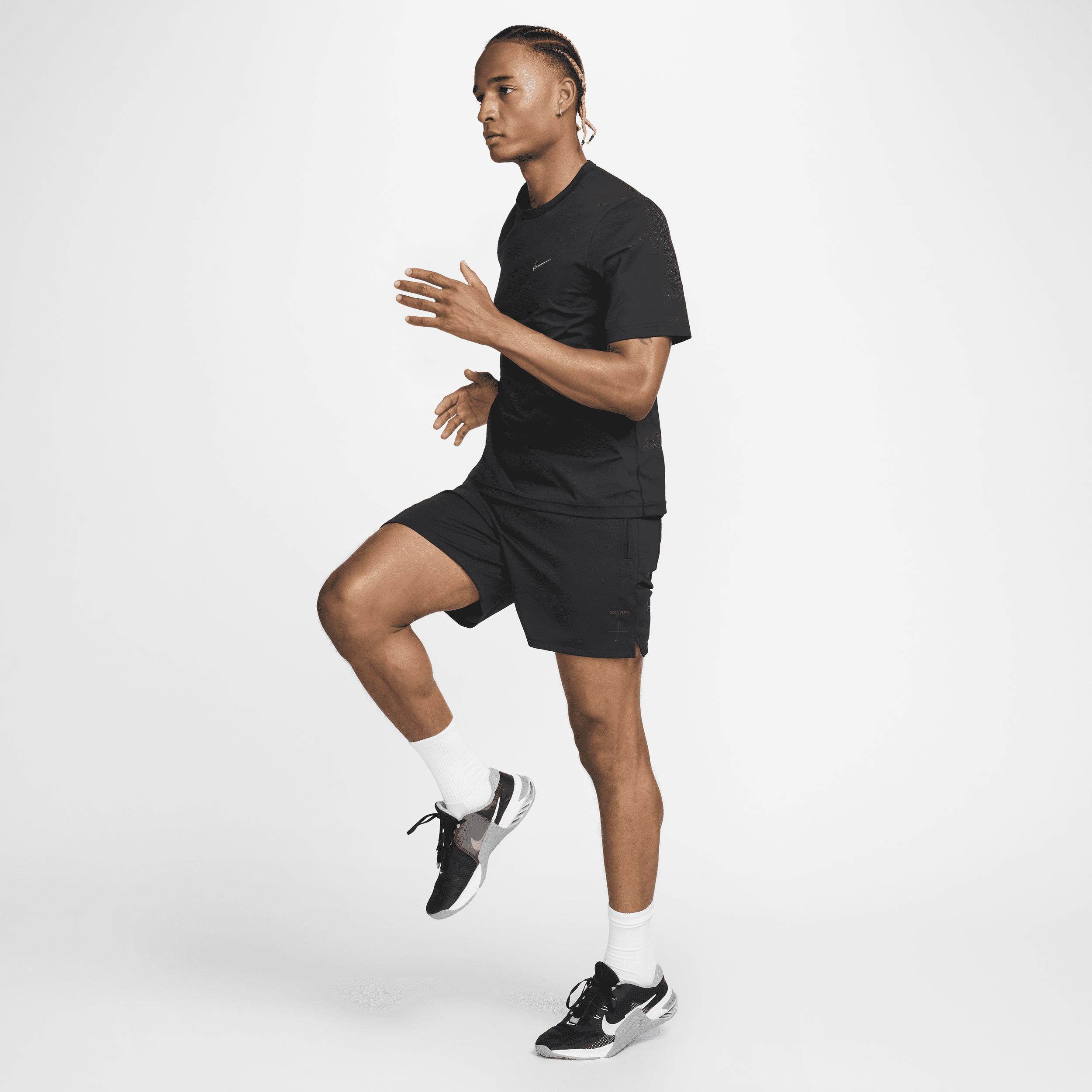 Nike Men's A.P.S. 6" Dri-FIT ADV Versatile Shorts Product Image