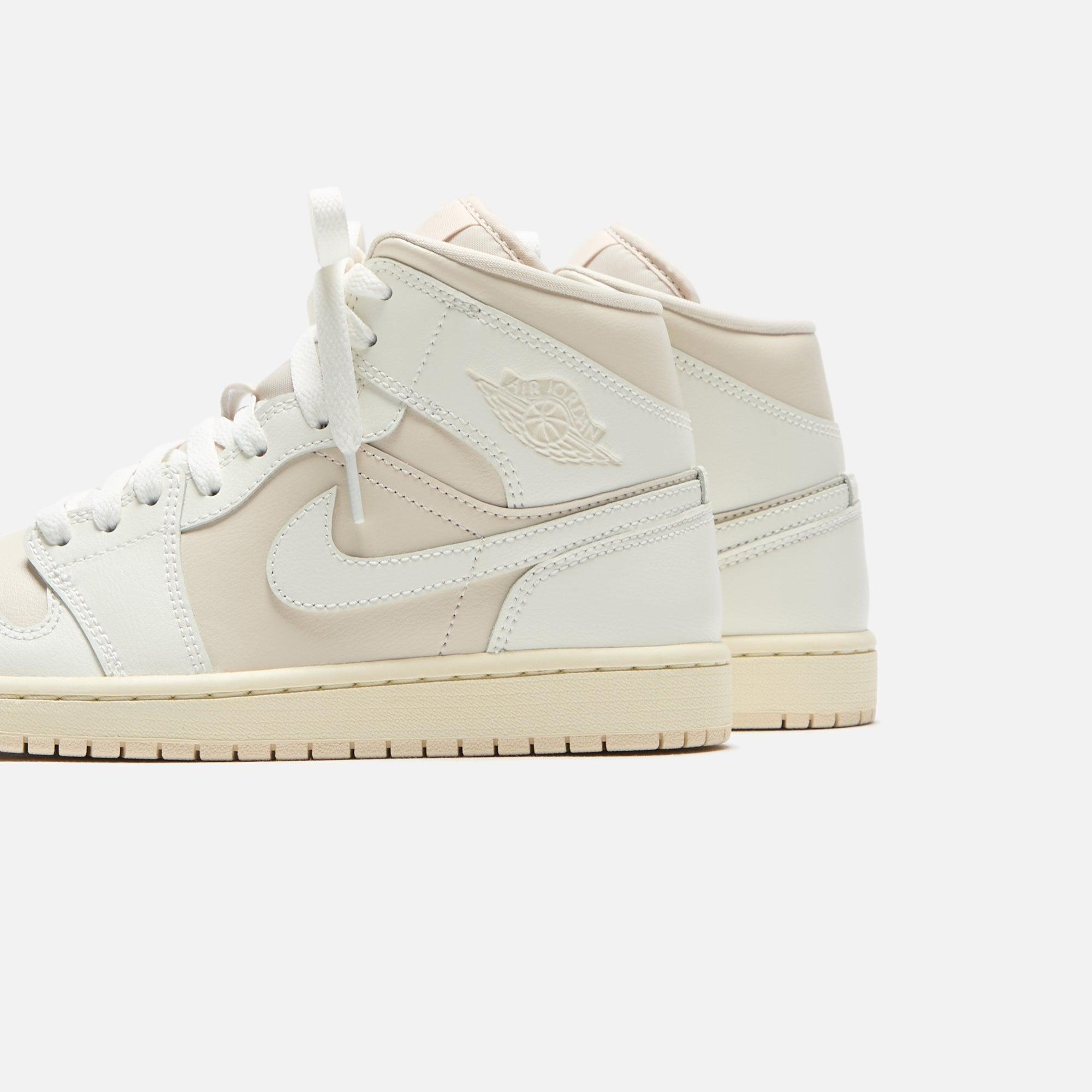 Jordan WMNS Air Jordan 1 Mid - Light Brown / Sail Muslin Female Product Image