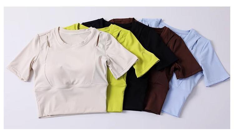 Short-Sleeve Crew Neck Plain Cutout Padded Crop Sports T-Shirt Product Image