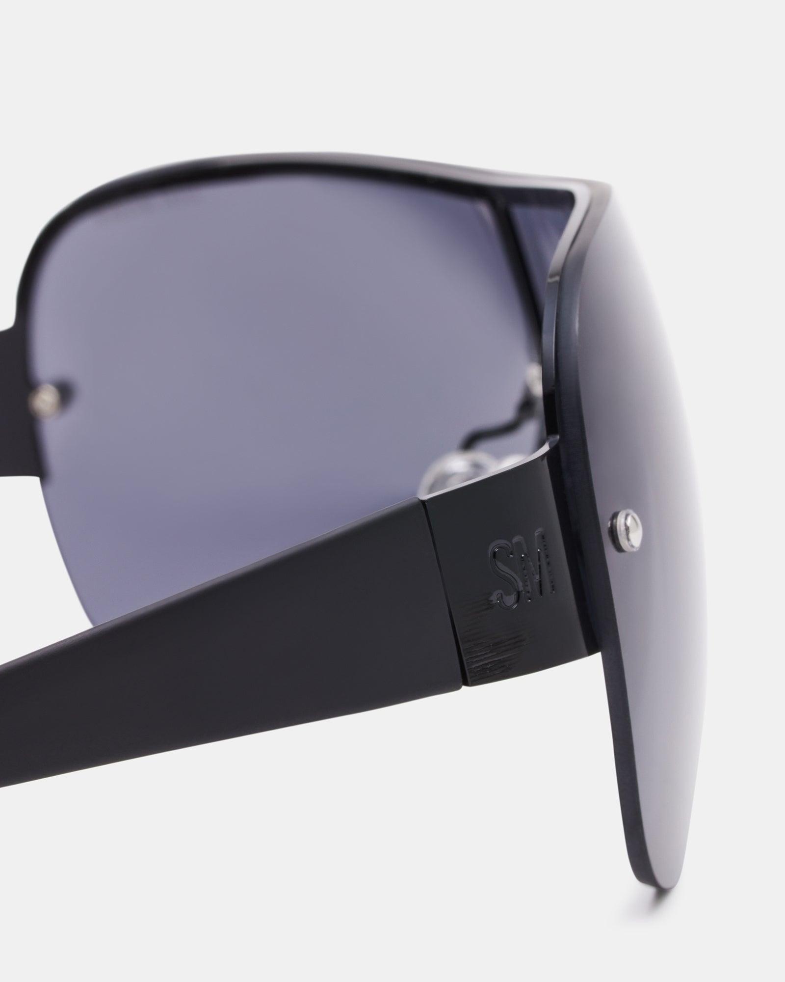 OLYEA SUNGLASSES BLACK Female Product Image