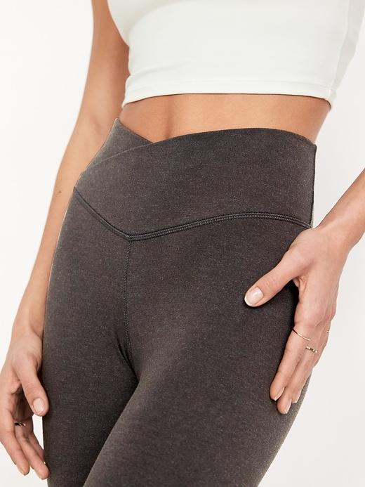 Extra High-Waisted PowerChill Crop Leggings Product Image