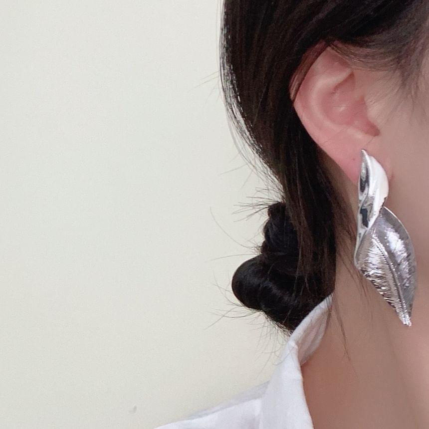 Leaf Drop Earring Product Image