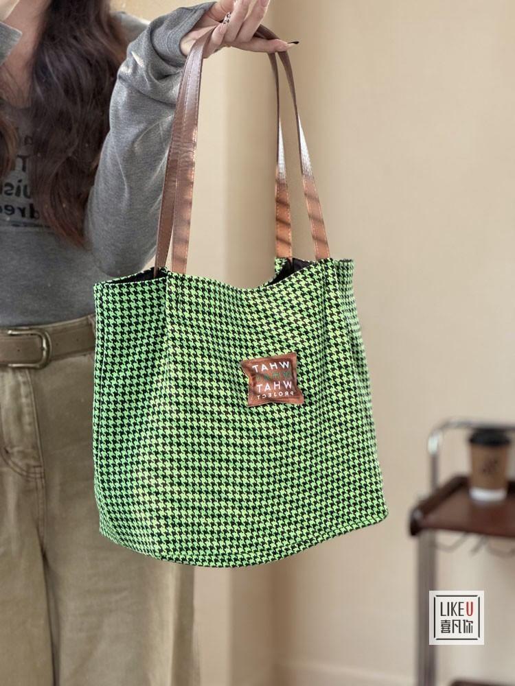 Houndstooth Wool Tote Bag Product Image