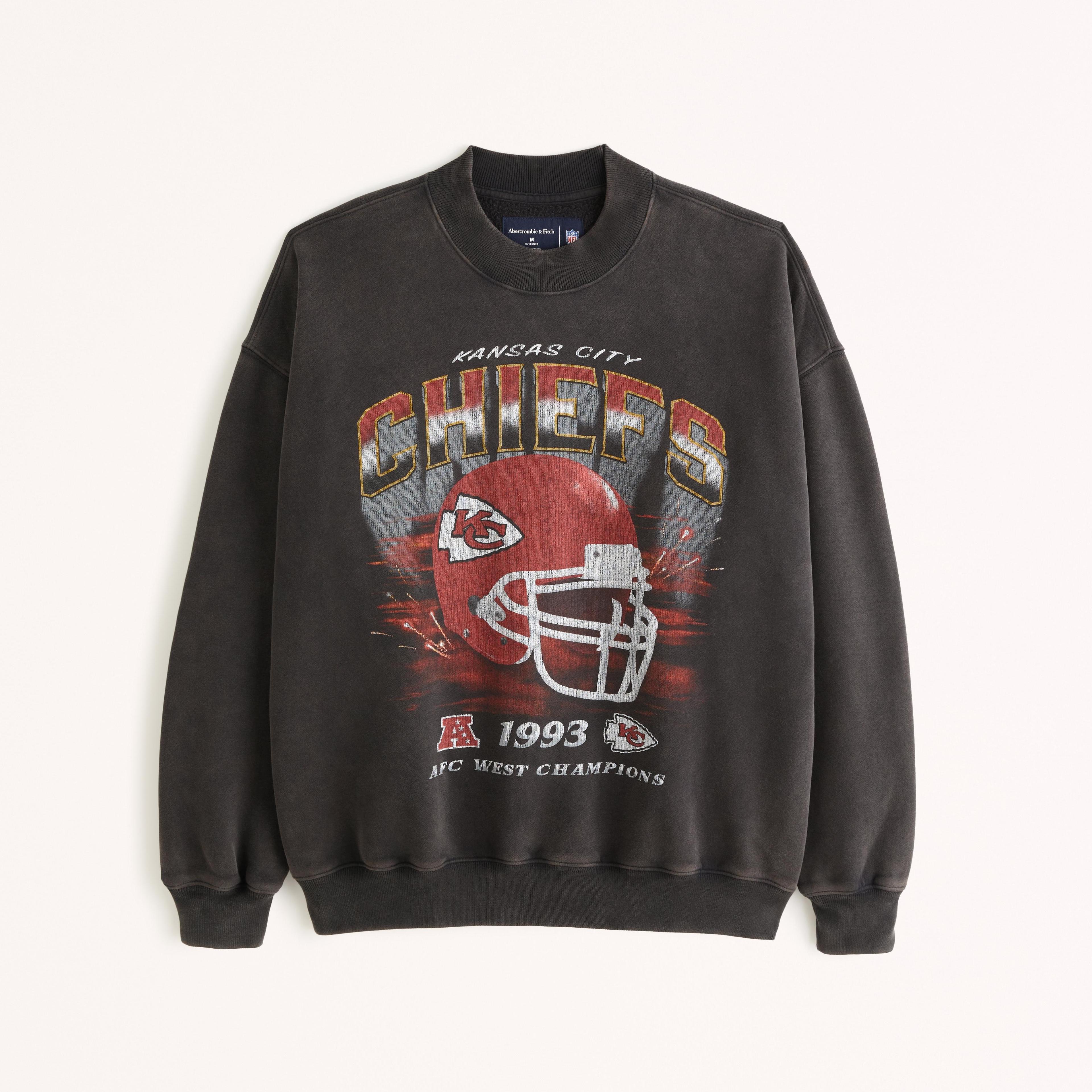 Tampa Bay Buccaneers Graphic Crew Sweatshirt Product Image