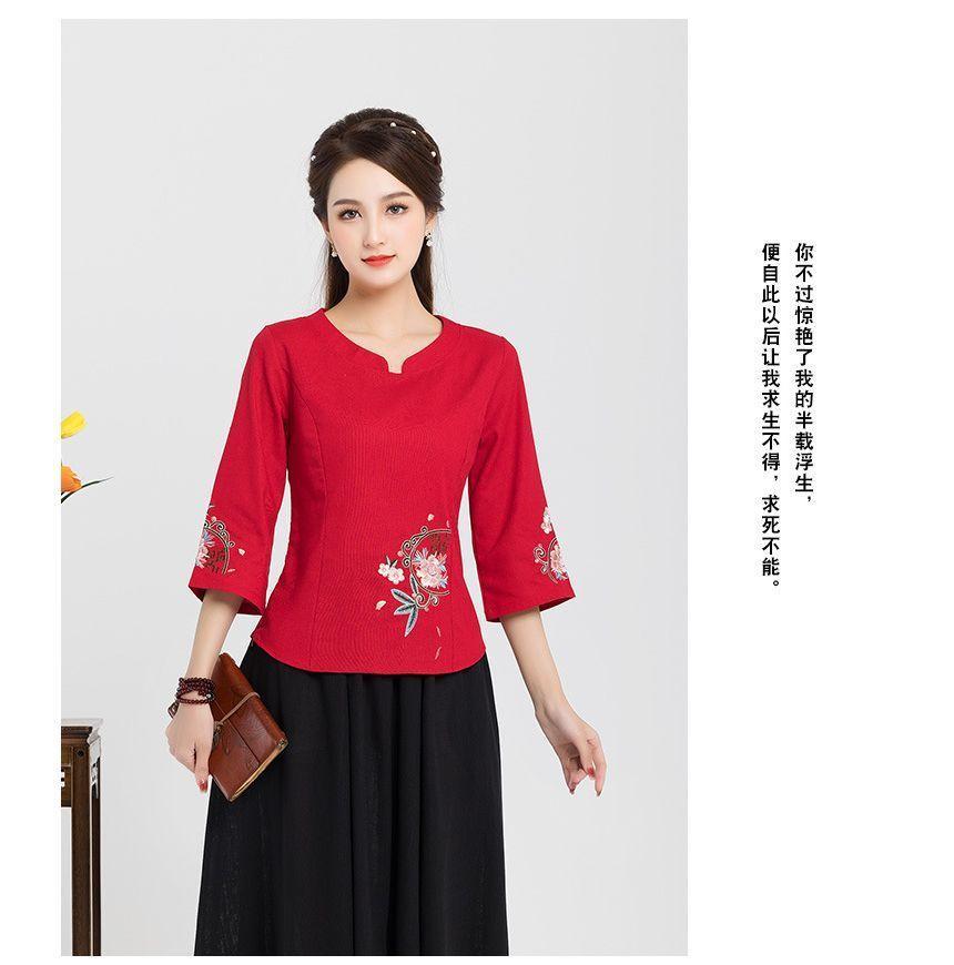 3/4-Sleeve Floral Embroidered Cheongsam Top Product Image