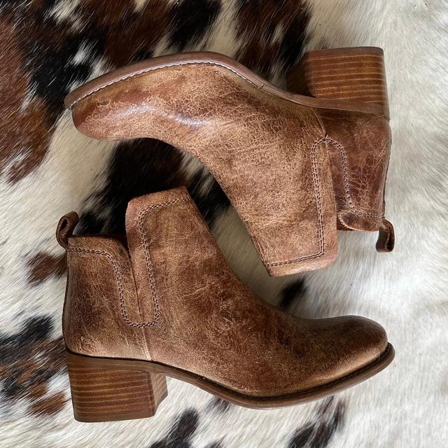 Win Doe Tan Booties Product Image