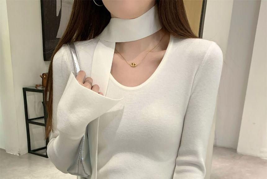 Set: Long-Sleeve Scoop Neck Knit Top + Scarf Product Image