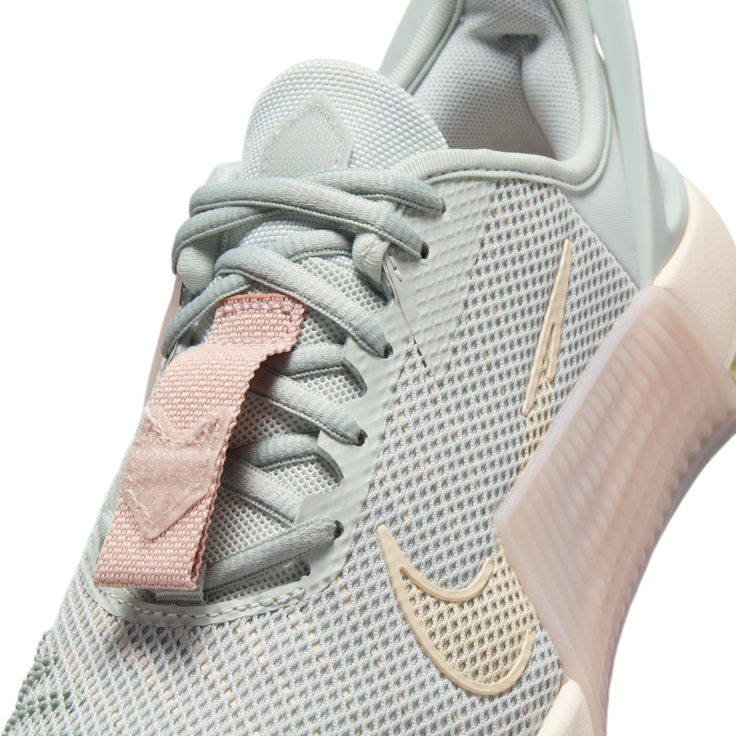 Nike Women's Metcon 9 EasyOn Workout Shoes Product Image