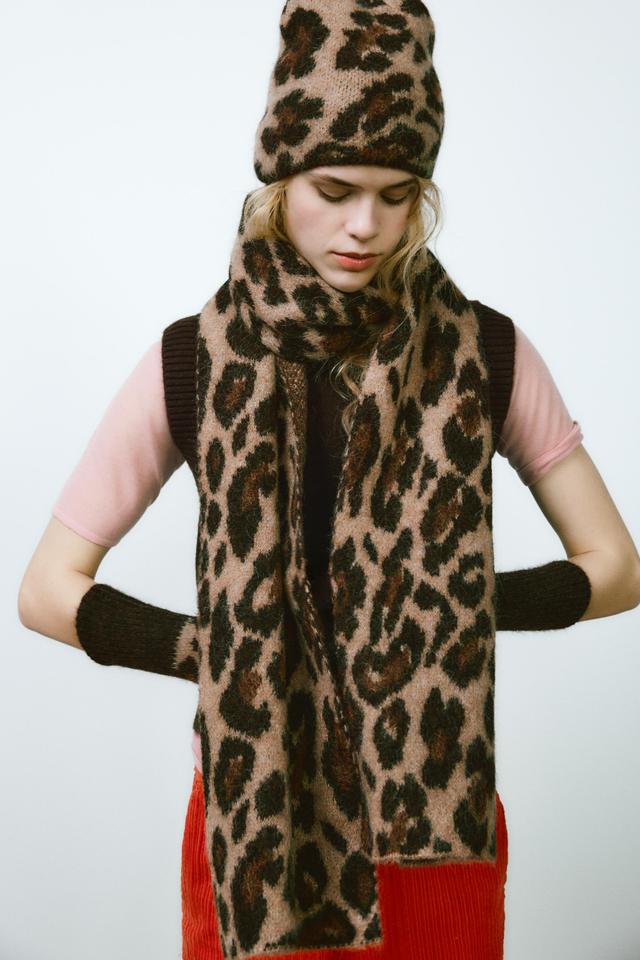 ANIMAL PRINT KNIT SCARF Product Image