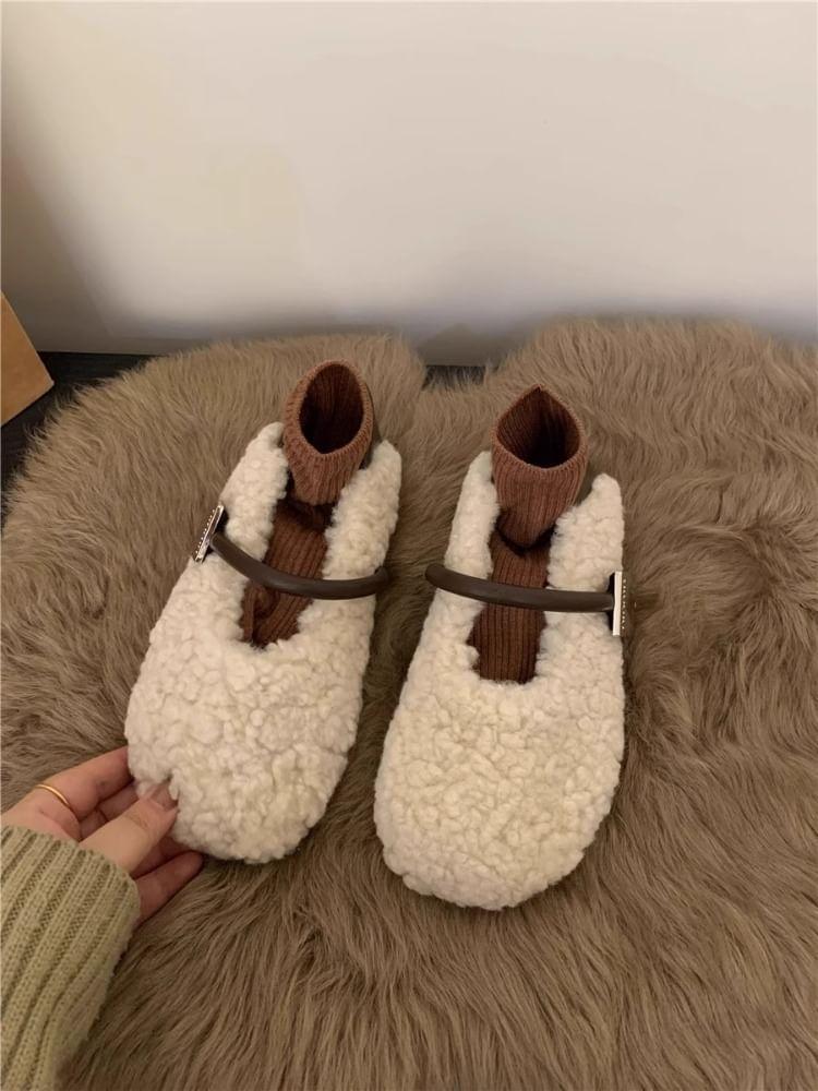 Fleece Plain Flats Product Image