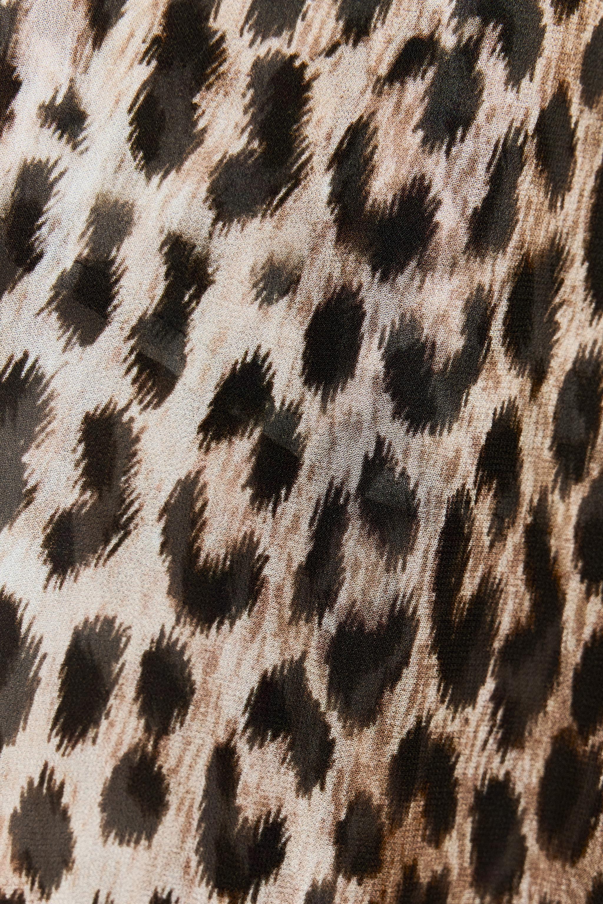 ZW COLLECTION ANIMAL PRINT SHORTS Product Image