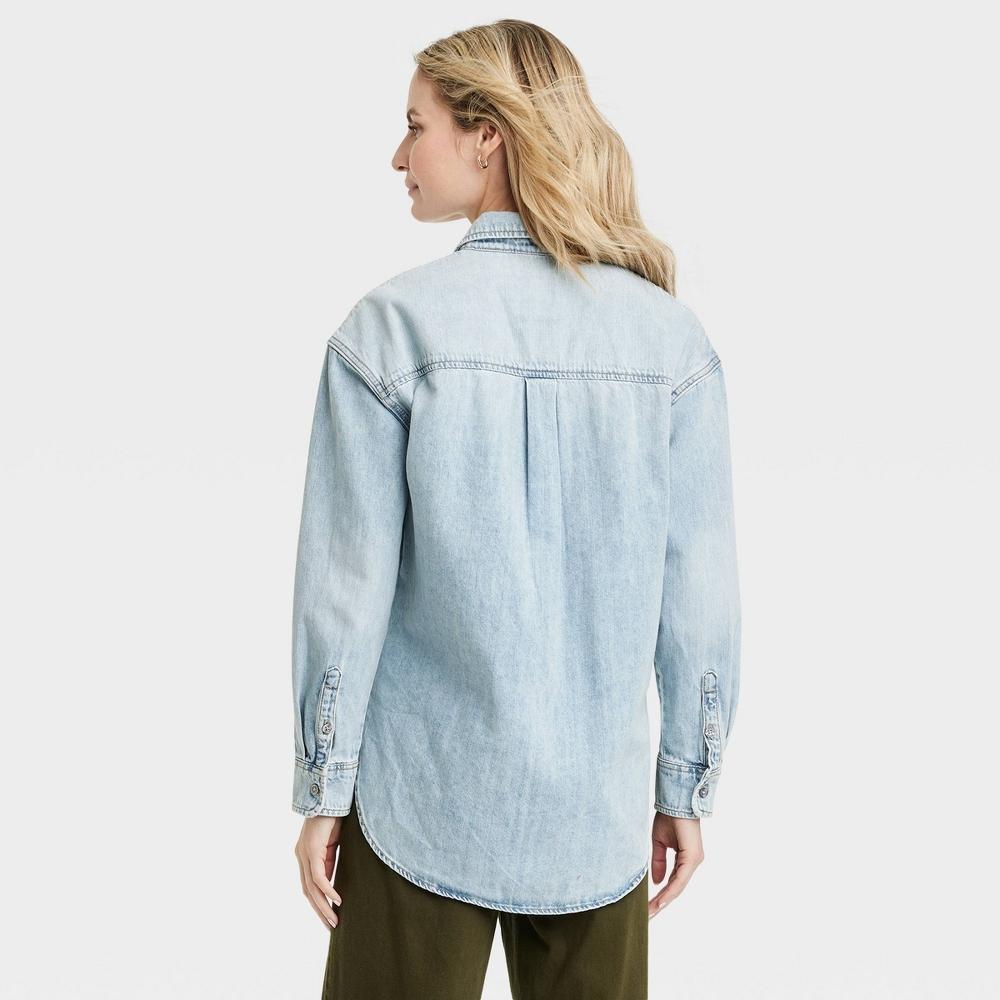 Women's Long Sleeve Oversized Denim Boyfriend Shirt - Universal Thread™ Light Wash Product Image