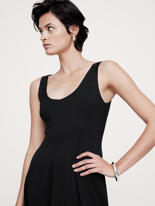 Crepe Scoop-Neck Midi Dress Product Image