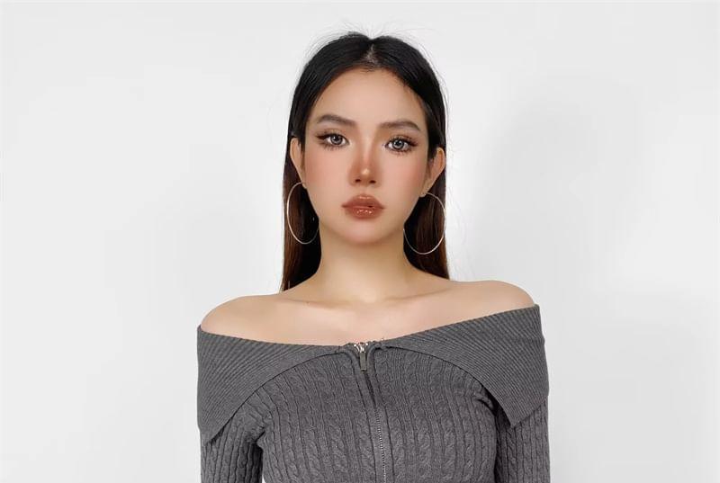 Off-Shoulder Plain Cable Knit Zip-Up Crop Cardigan Product Image