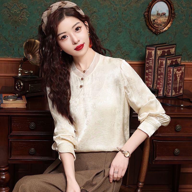 Long-Sleeve V-Neck Frog Buttoned Plain Top Product Image