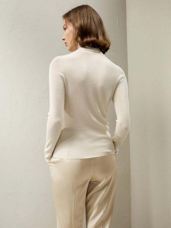 Seamless Silk-Cashmere Blend Turtleneck Sweater Product Image