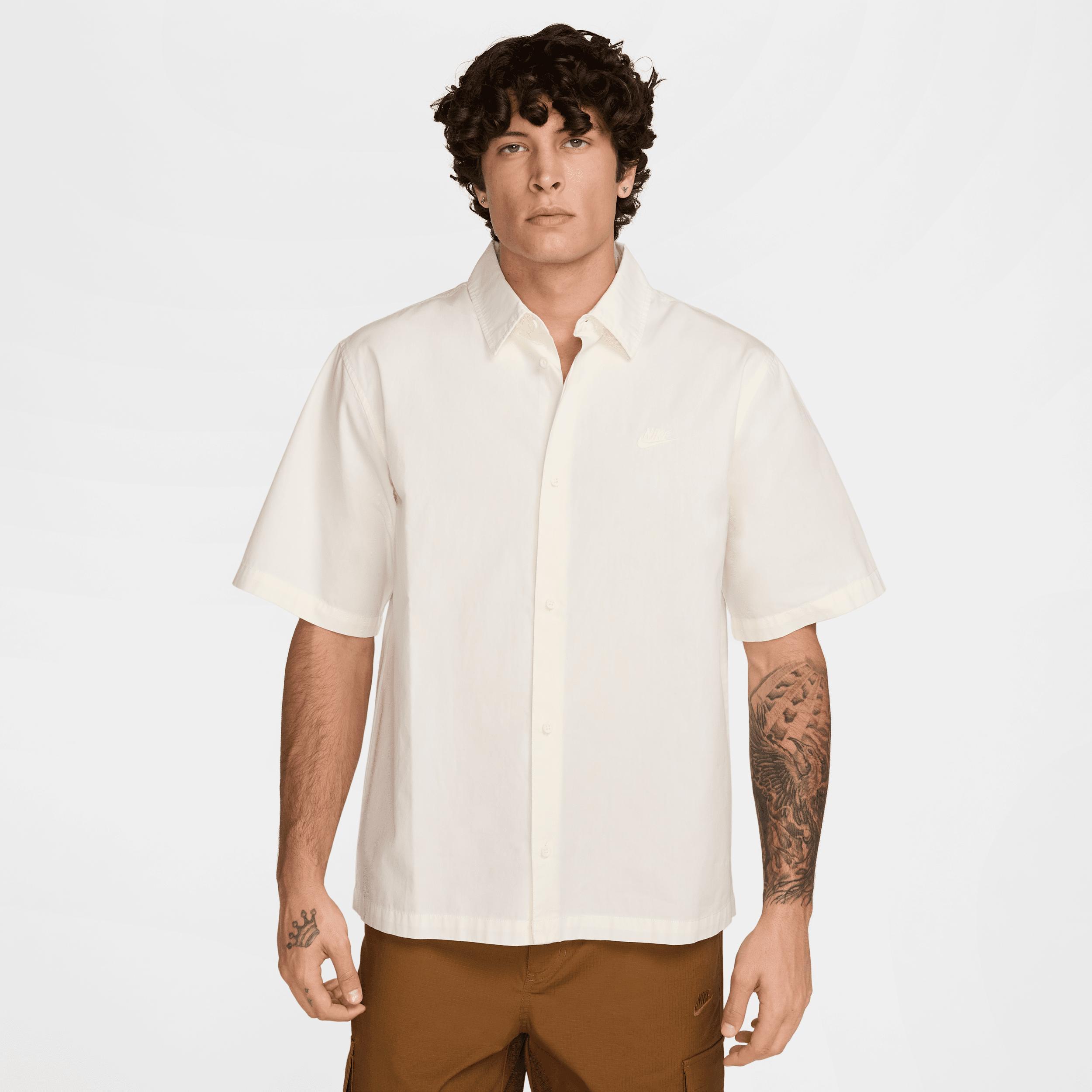 Nike Club Men's Short-Sleeve Button-Down Shirt Product Image