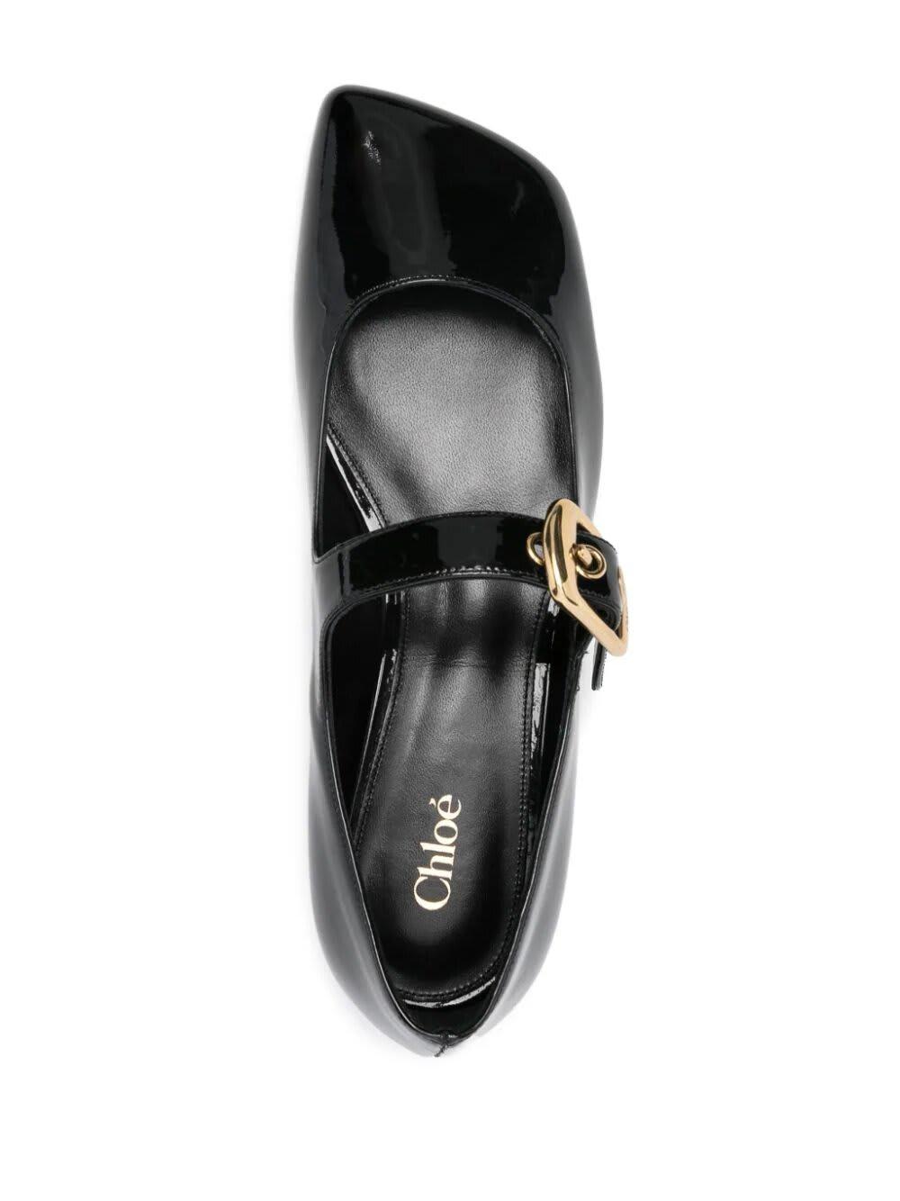 Buckled Ballet Flats In Schwarz Product Image