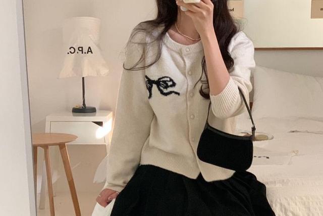 Round Neck Bow Jacquard Cardigan Product Image