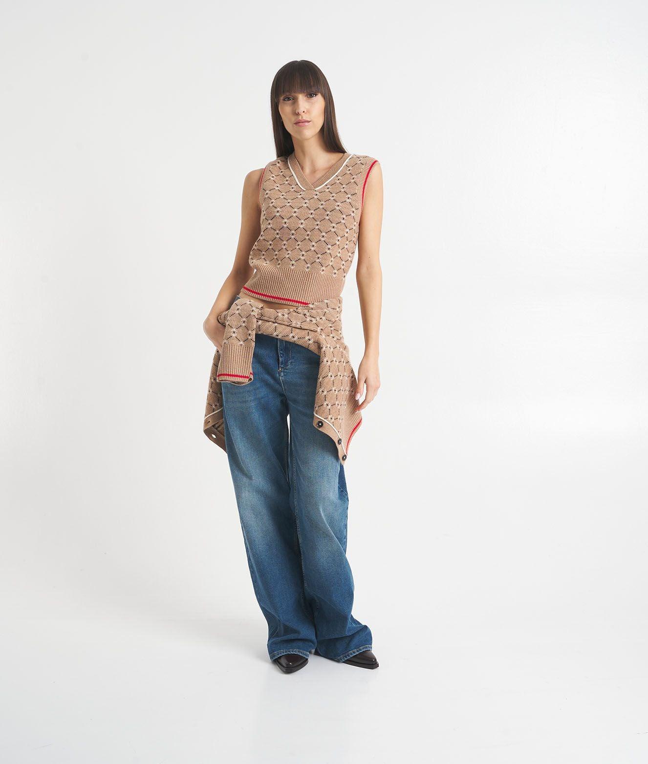 Knit vest in cashmere blend Product Image