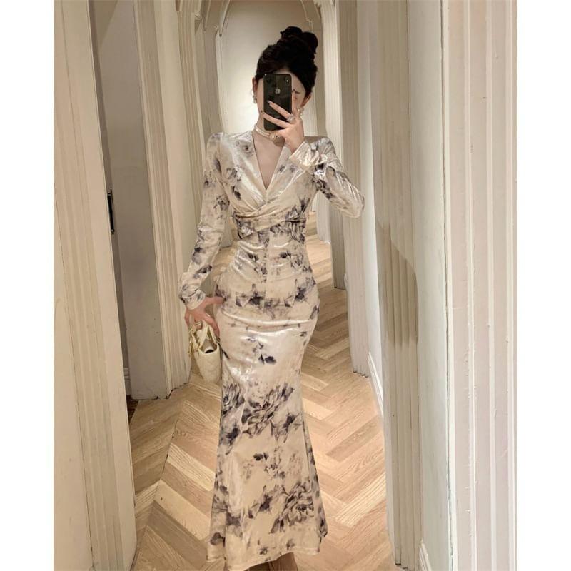 Long-Sleeve V-Neck Printed Shirred Midi Velvet Mermaid Dress Product Image