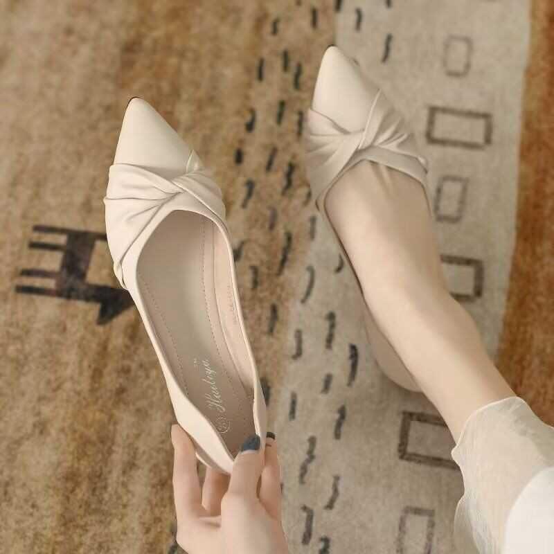 Plain Twist Pointed Toe Flats Product Image