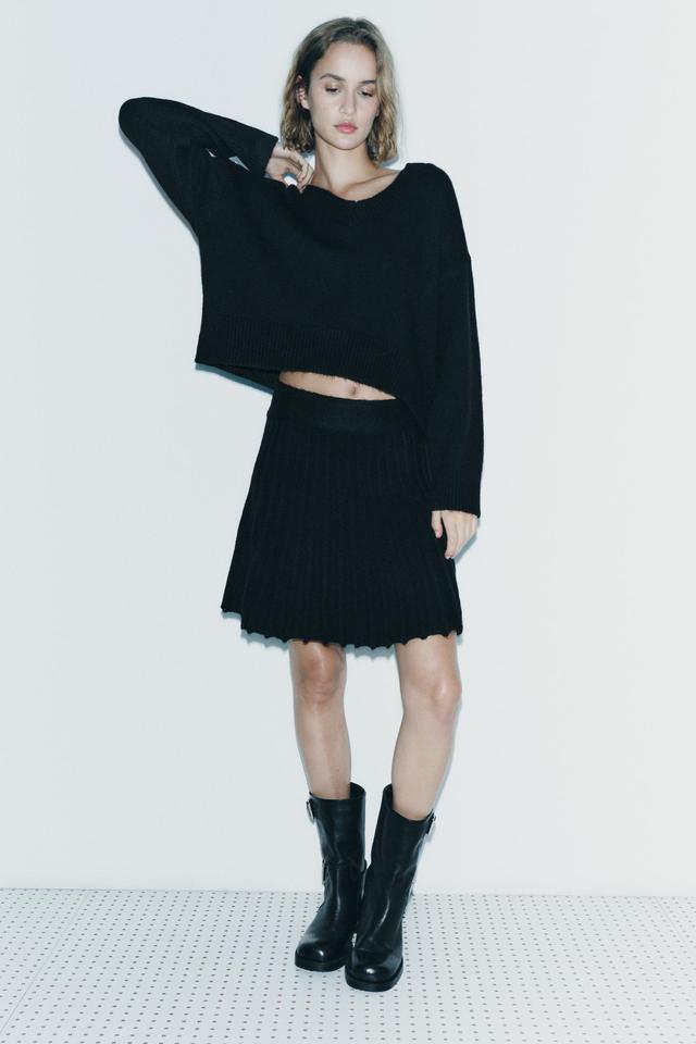 PLEATED KNIT SKIRT Product Image