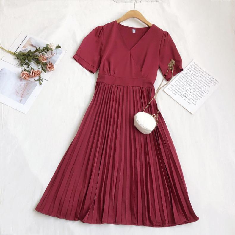 Short-Sleeve V-Neck Plain Pleated Hem Midi A-Line Dress Product Image