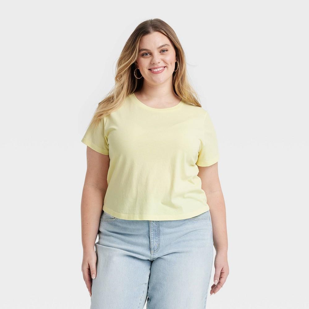 Womens Shrunken Short Sleeve T-Shirt - Universal Thread Yellow 3X Product Image