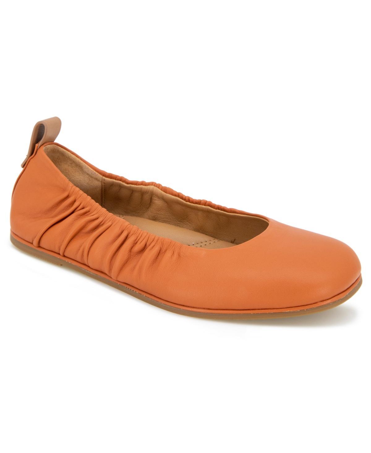 Gentle Souls by Kenneth Cole Womens Mavis Slip On Ballet Flats Product Image