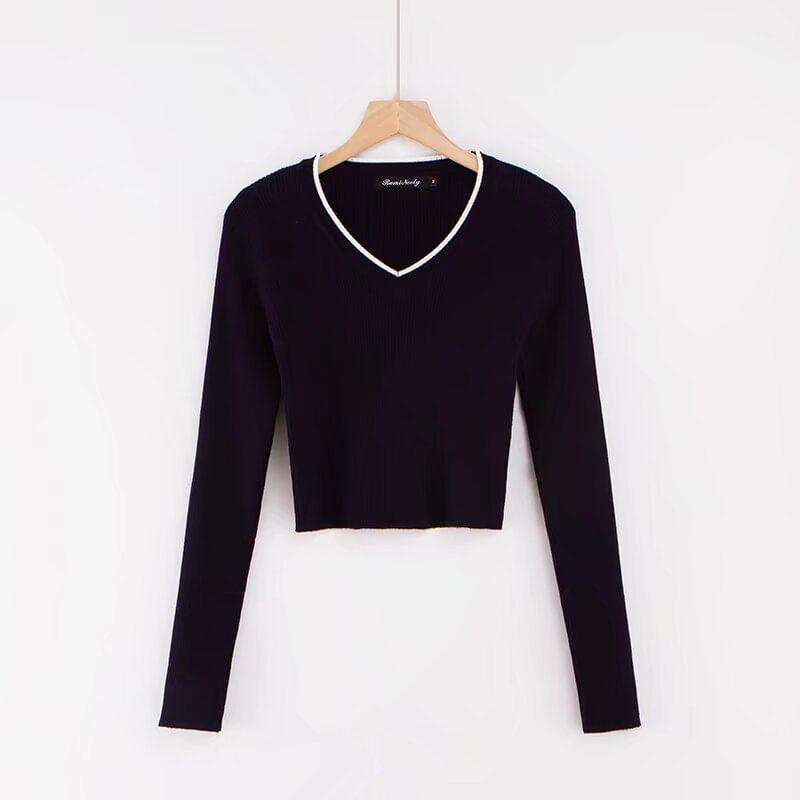 Long-Sleeve V-Neck Contrast Trim Ribbed Crop Knit Top Product Image