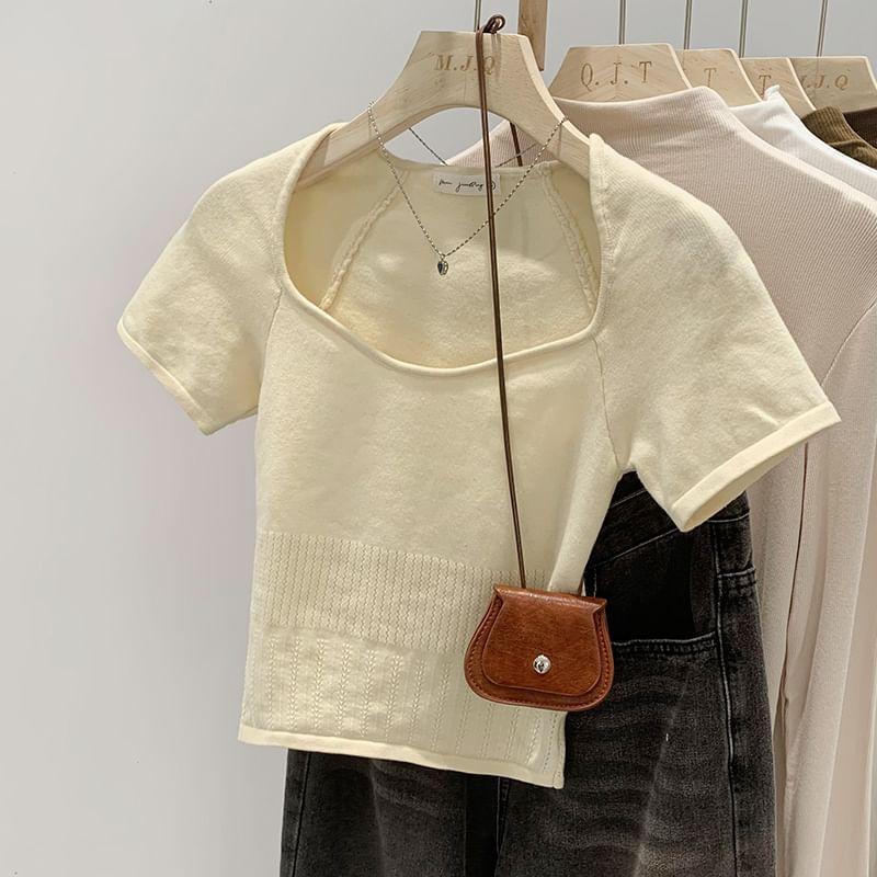 Short-Sleeve Scoop Neck Plain Slim Fit Crop Knit Top Product Image