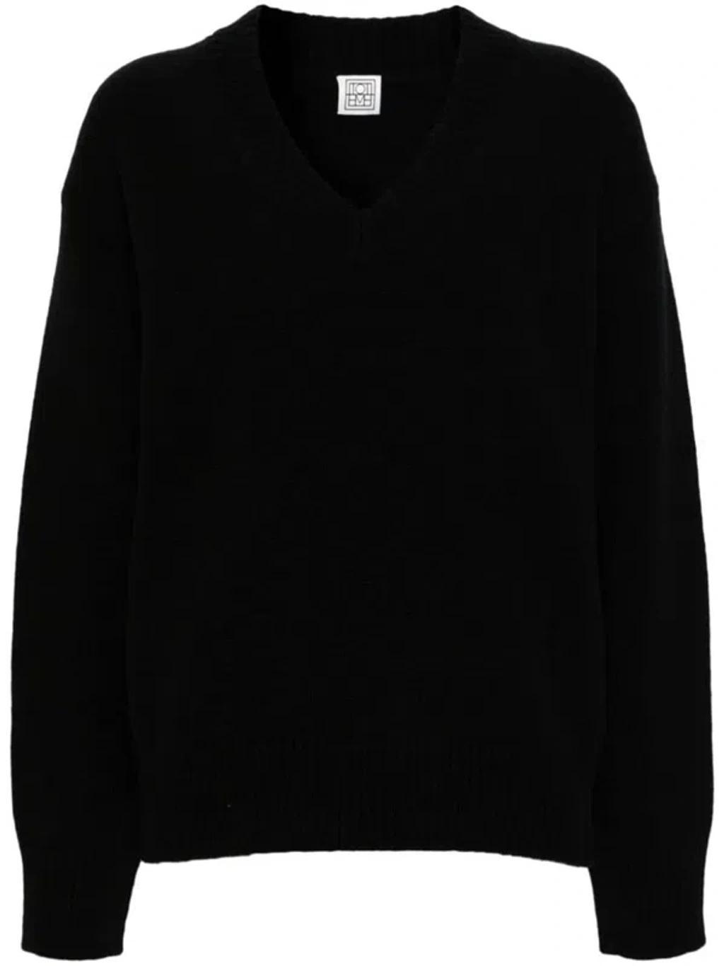 Wool And Cashmere Blend V-necked Jumper In Black product image