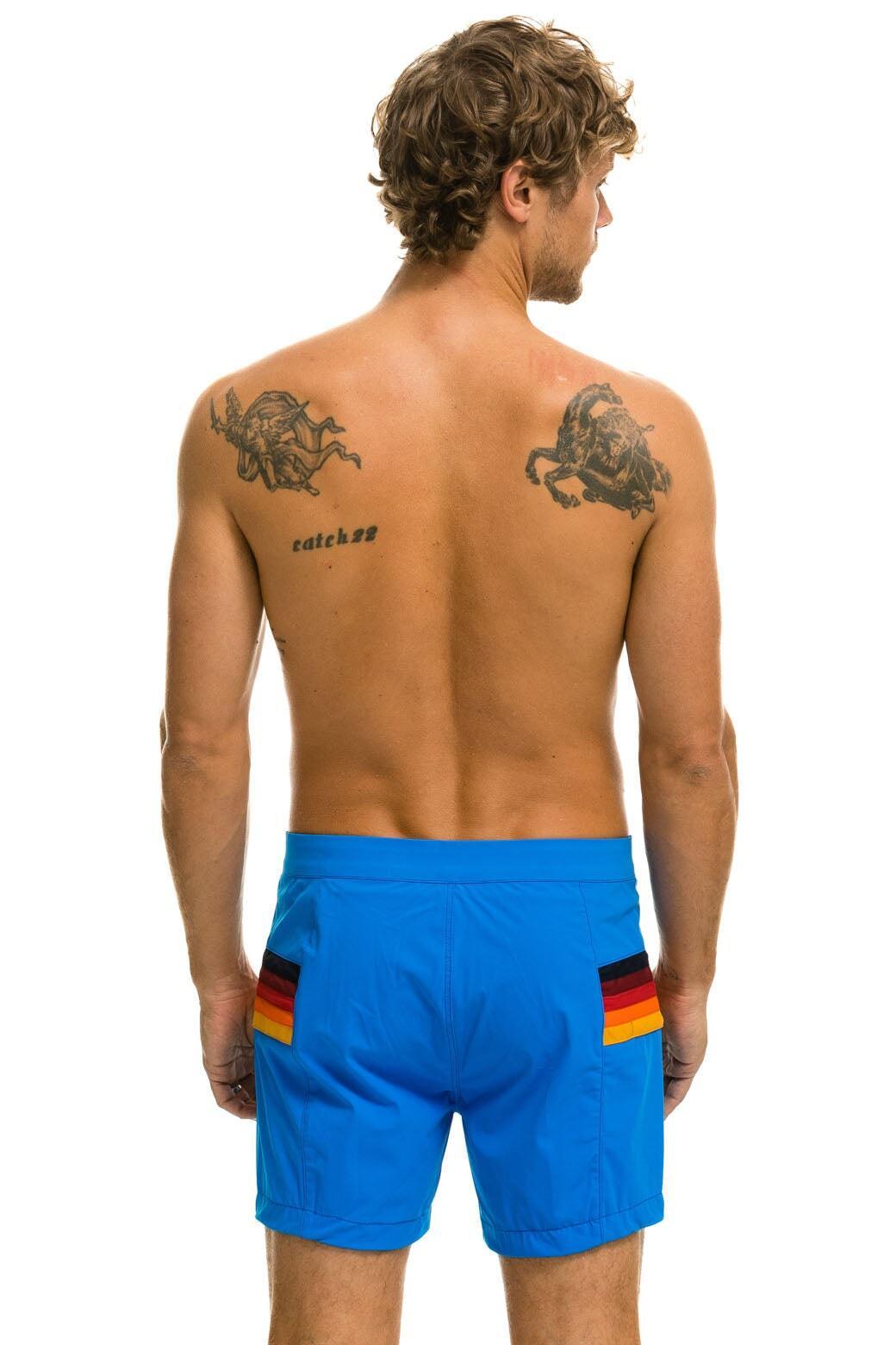 MEN'S HORIZONTAL 5 STRIPE FLEX SHORTS - PARROT BLUE  Product Image