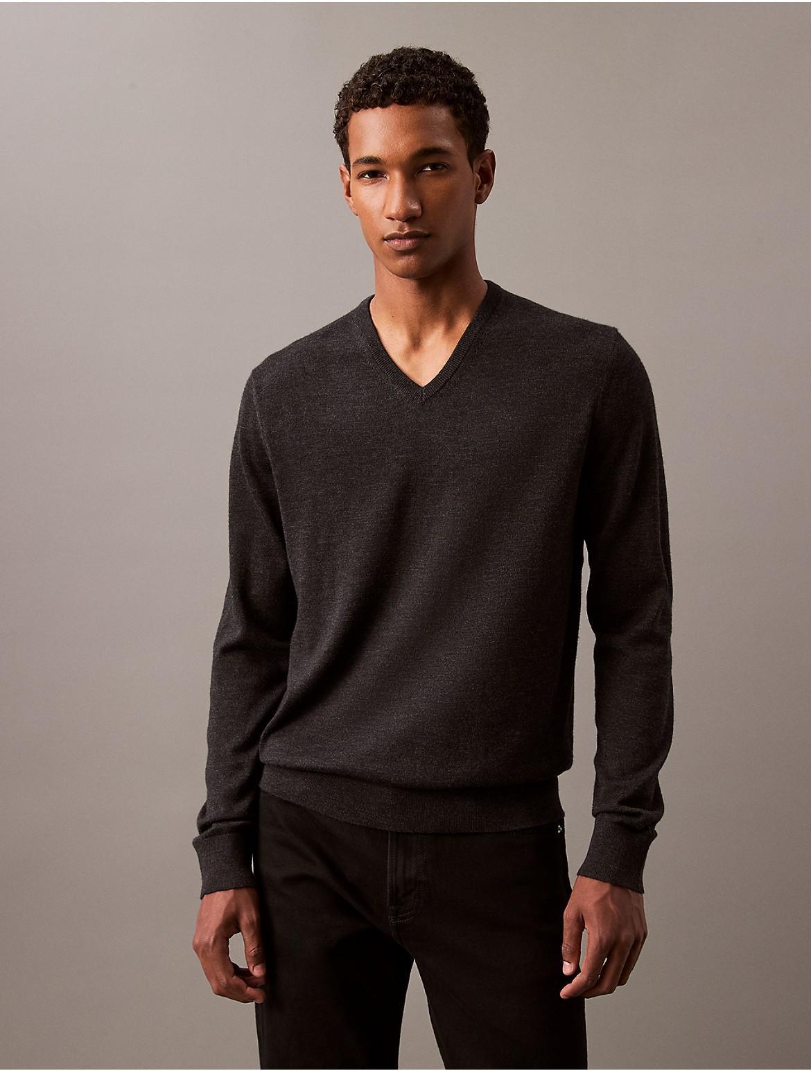 Calvin Klein Mens Extra Fine Merino Blend V-Neck Sweater - Red - L Product Image