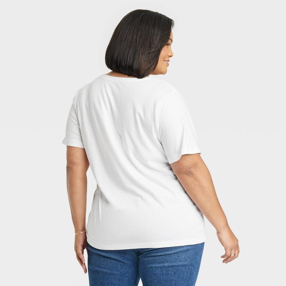 Womens Plus Size Short Sleeve V-Neck T-Shirt - Ava & Viv White 1X Product Image